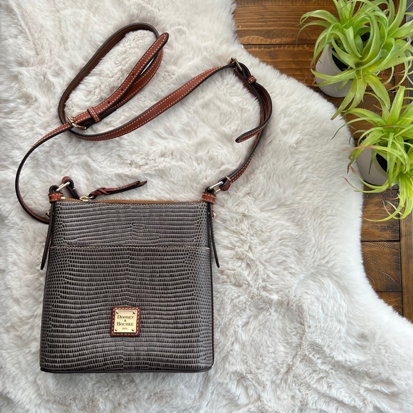 NWOT Dooney & Burke Lizard Embossed Letter Carrier Crossbody Chestnut - Picture 3 of 15